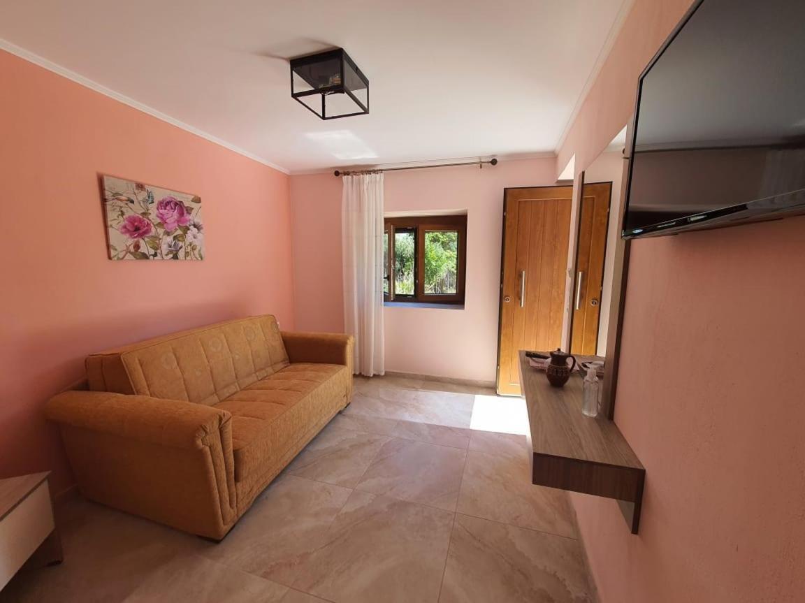 Panos House Apartment Koinira Luaran gambar